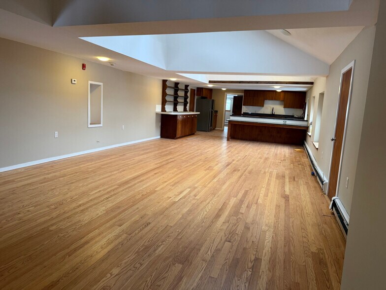 Building Photo - 900-904 Main St