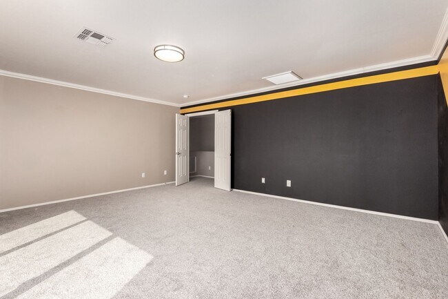 Building Photo - 4 Bedroom 2.5 Bath w/3 Car Garage in Superstition Springs****$1000 off first months rent if rente...