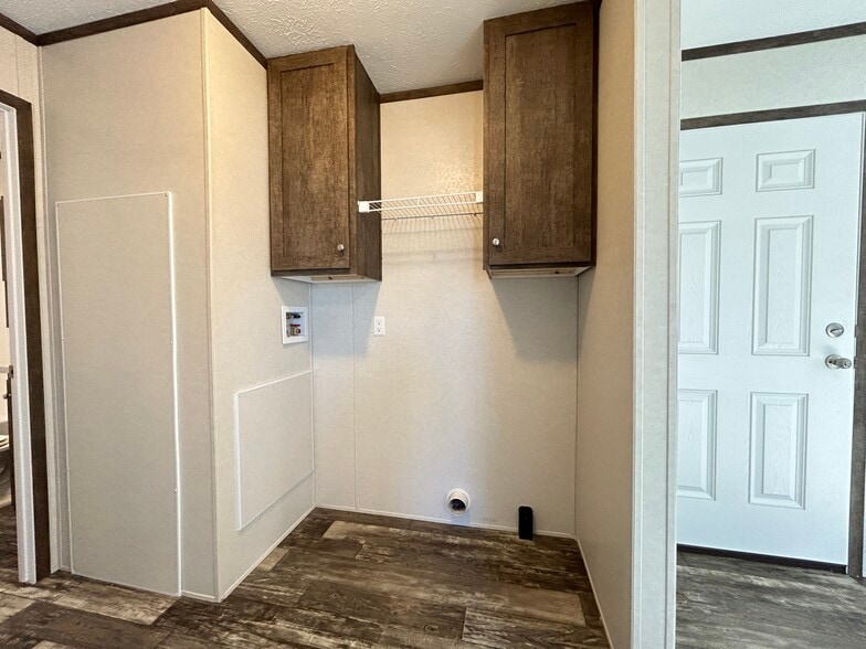 Building Photo - 18 Skeena St