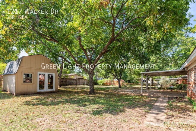Building Photo - 1217 Walker Dr