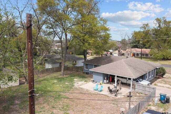 Building Photo - Coming Soon! 3 Bedroom 2 Bath 2 Carport Re...