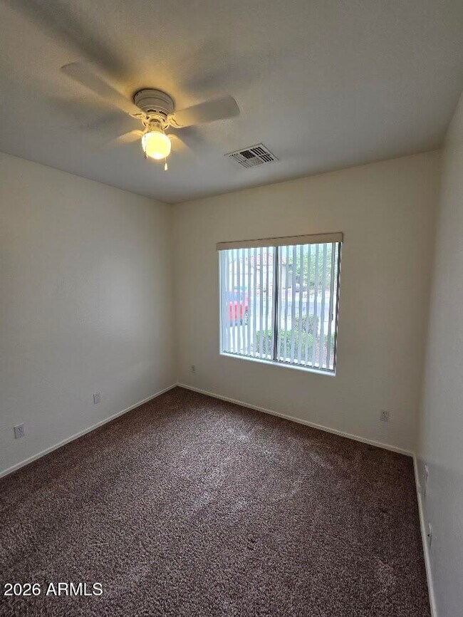 Building Photo - 12901 W Glenrosa Dr