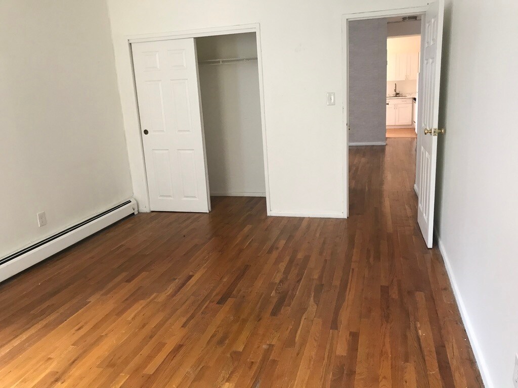 Building Photo - 137 W 110th St