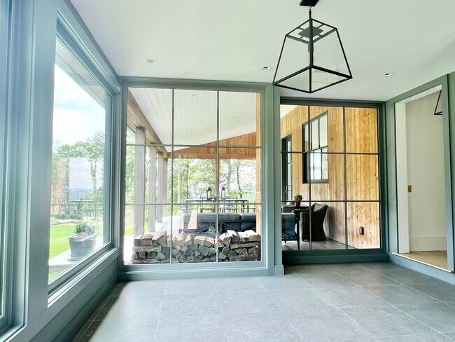 Building Photo - 36 Yuza Mini Ln