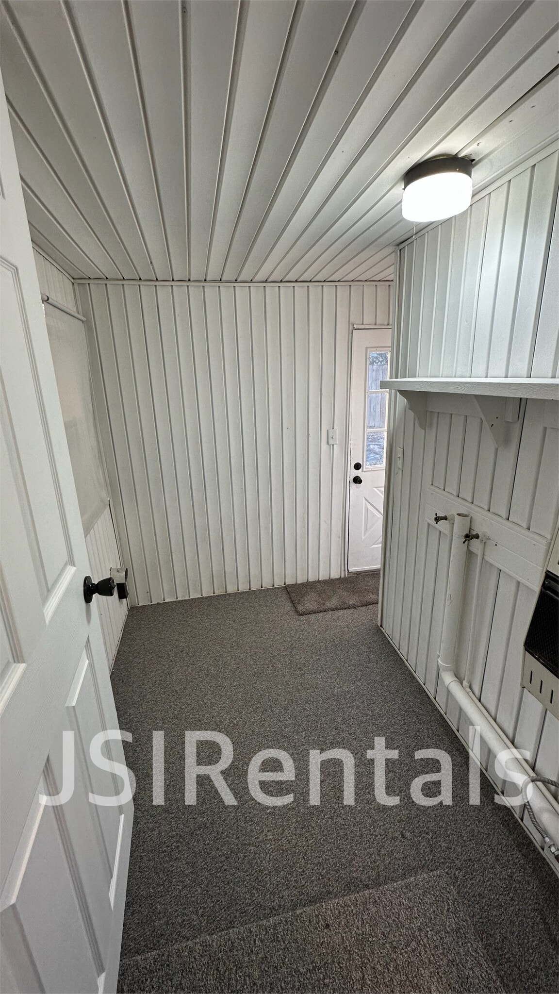 Laundry area - 1704 S Montgomery Ave