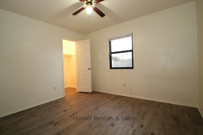 Primary Photo - 2008 Continental Dr