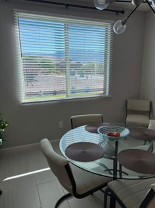 Building Photo - STUNNING NEWER HOME- GATED