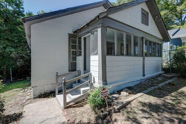 Building Photo - 184 Dahlia Ave NW