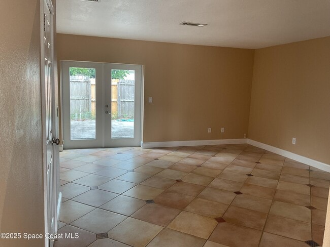 Building Photo - 1004 Ashley Ave