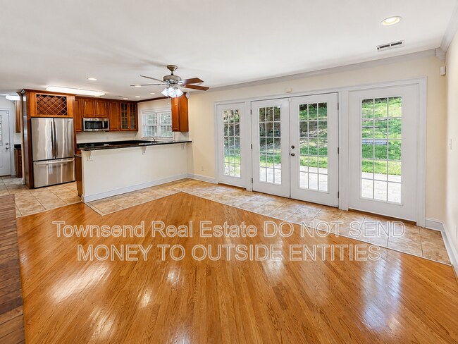 Building Photo - 342 Devane St