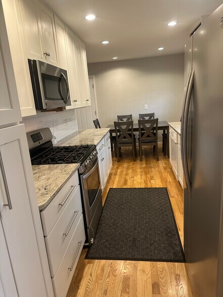 Building Photo - 909 S Midvale Blvd