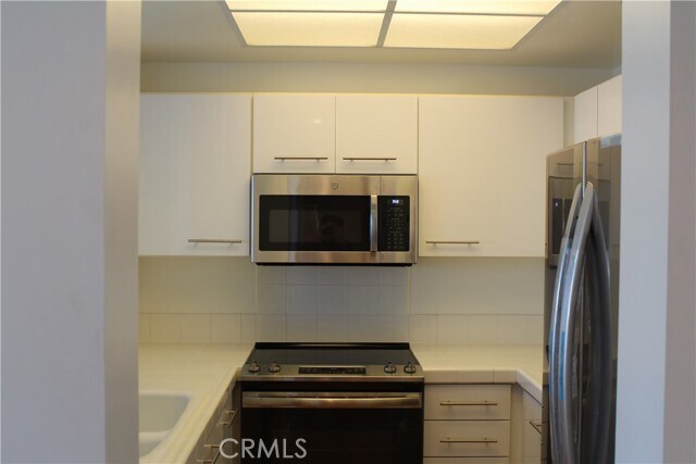 Building Photo - 525 E Seaside Way