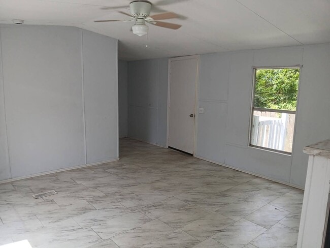 Building Photo - 542 E Highland Blvd