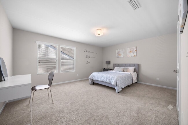 Building Photo - Amenity-Rich neighborhood!