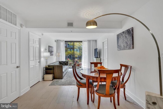 Primary Photo - 3401 38th St NW