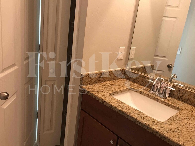 Building Photo - 2325 NW 34th Ave