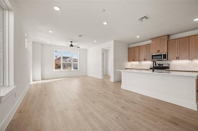 Building Photo - 9617 Dahlia Blvd