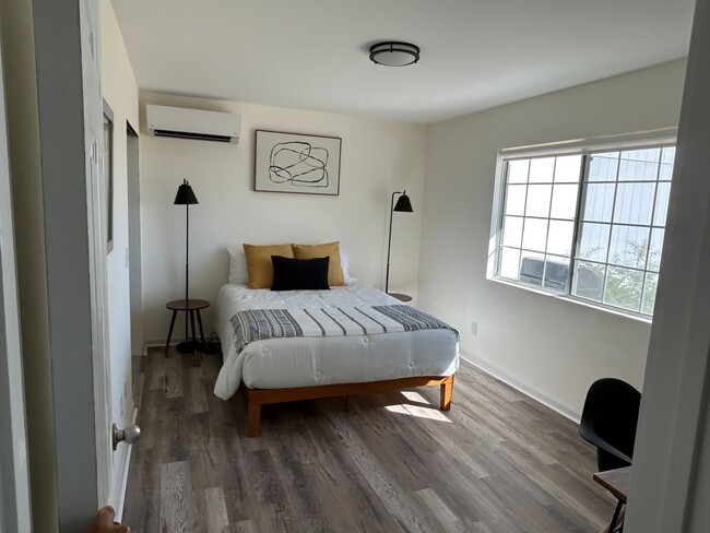 Building Photo - 2 bed 1 bath home + bonus room near Joshua...