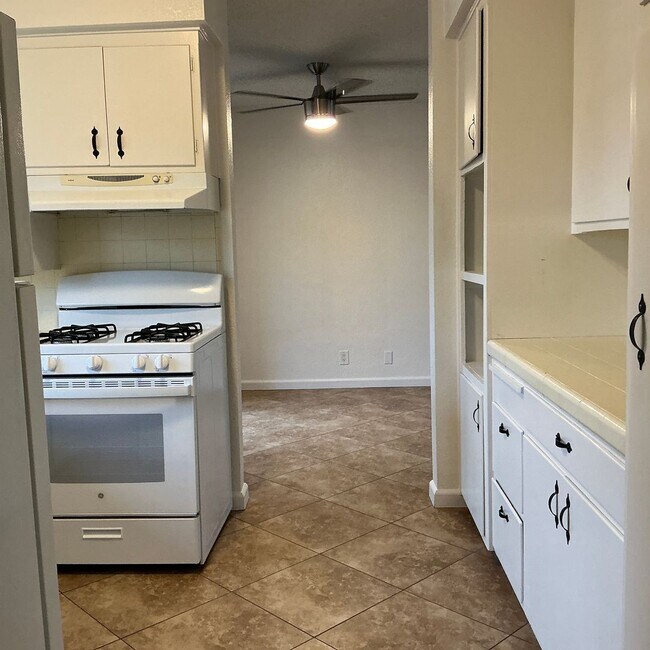 Building Photo - Washington (1004-1008)