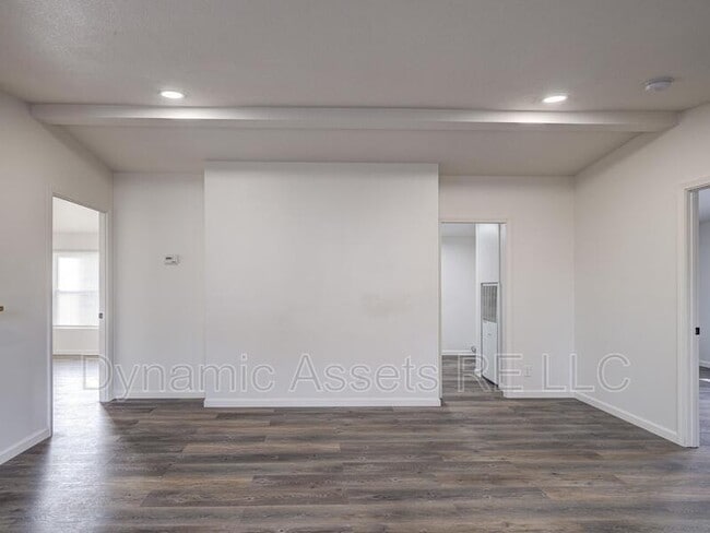 Building Photo - 403 N Walnut St