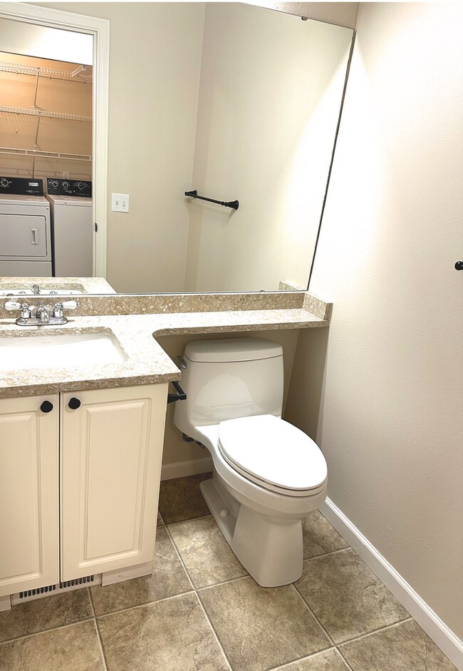 Building Photo - Elegant Gated Townhome with Main-Floor Primary Suite at Marina Pointe Kent