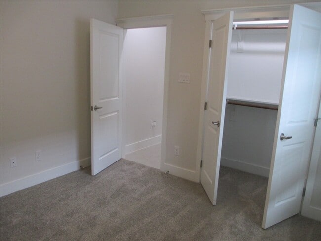 Building Photo - 1209 Elm St