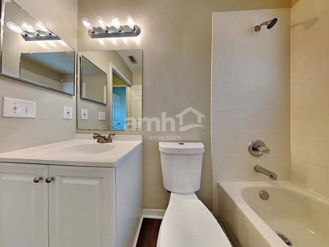 Building Photo - 4735 Roundview Ct