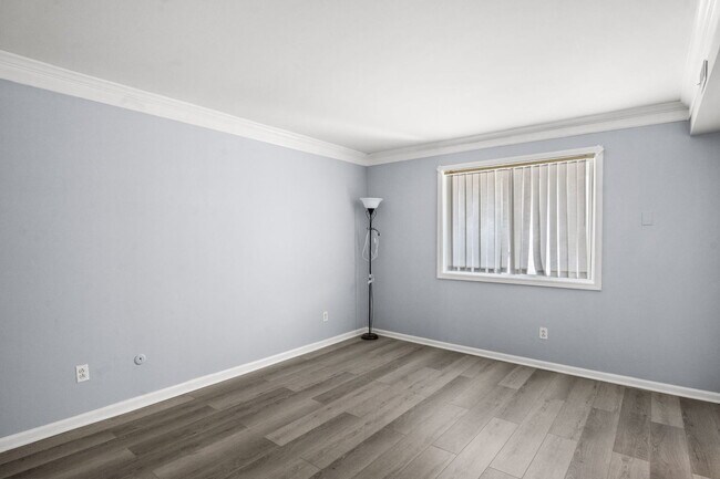 Building Photo - 1995 Tall Oaks Dr