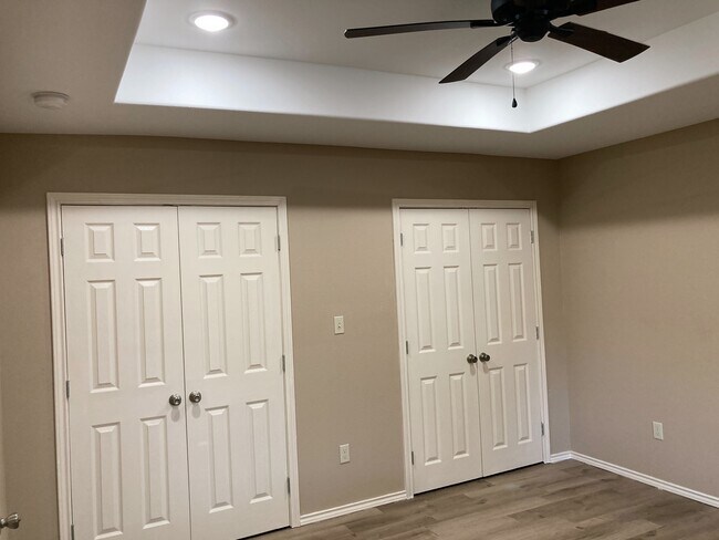 Building Photo - 2113 W Barcelona Ave