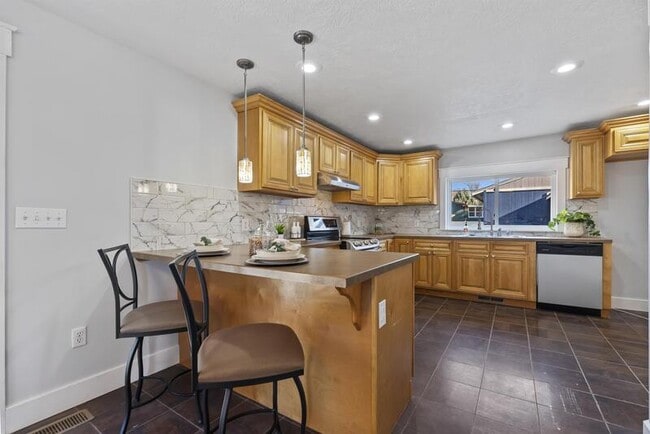 Building Photo - 3718 Custer Dr
