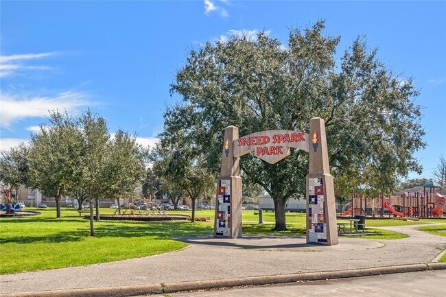 Building Photo - 9850 Pagewood Ln