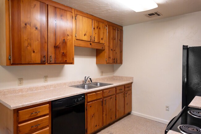 Building Photo - 5806 Bombadil Ct