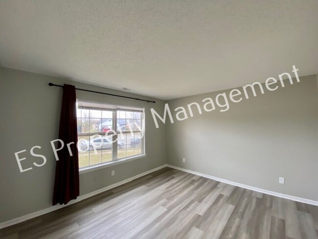 Building Photo - Stunning 3 Bedroom 2 Bath in SouthWest River Run Neighborhood!