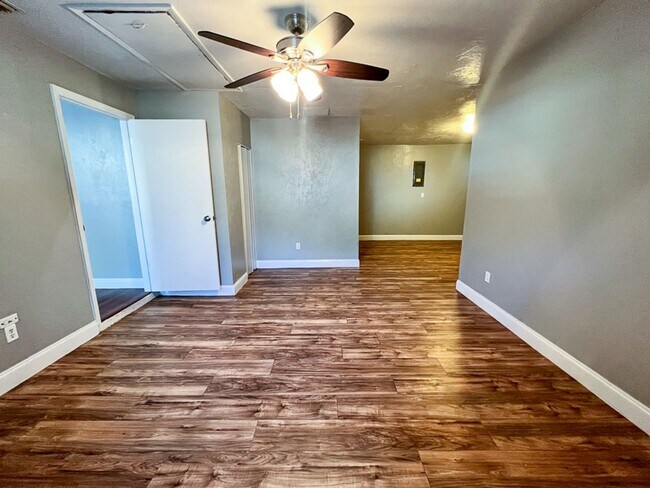 Building Photo - Pet Friendly 5BR/3BA Pool home in Northwoo...