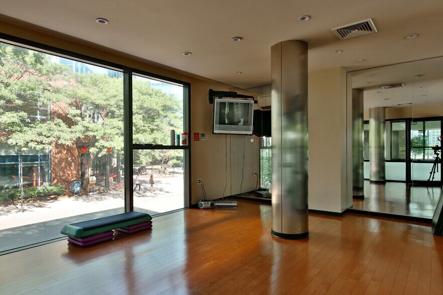 Yoga Studio - 600 Harbor