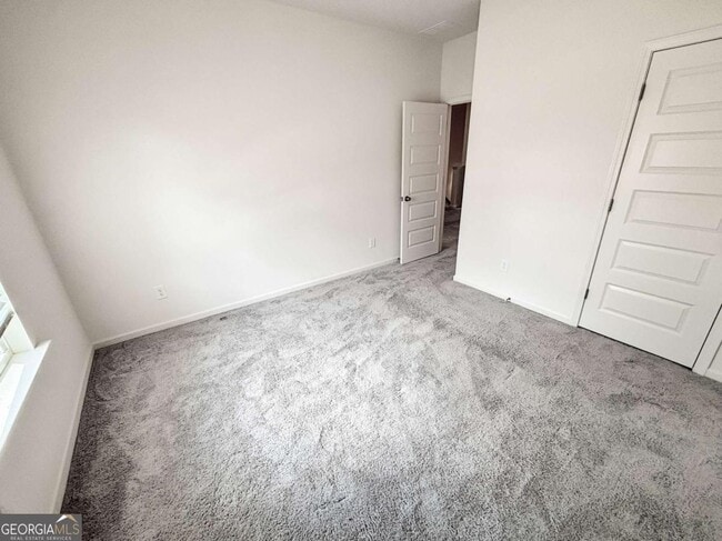 Building Photo - 5784 Silver Lk Dr