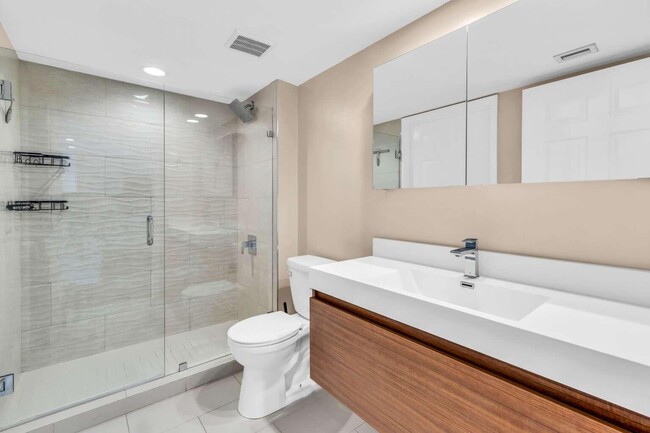 Building Photo - 3000 Coral Wy