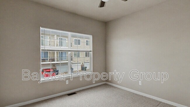 Building Photo - 43018 Burlington Dr