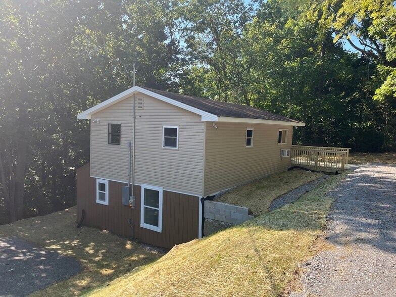 Building Photo - 718 Mount Vernon Rd
