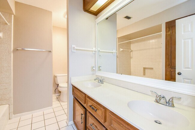 Building Photo - 15502 Rio Plaza Dr