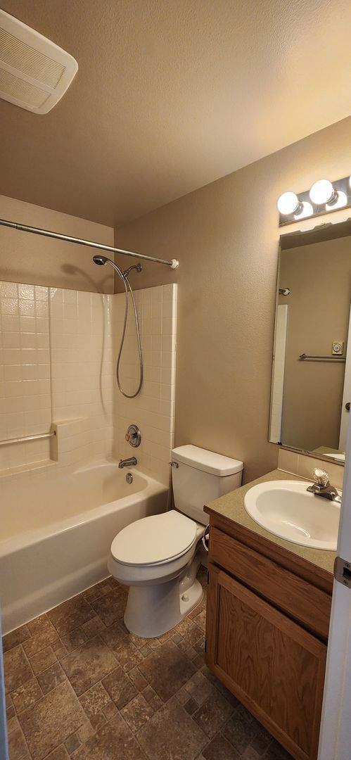 Building Photo - 3 bed 2.5 bath Single Family Home, Monroe ...