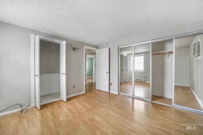 Building Photo - 1559 Aspen St