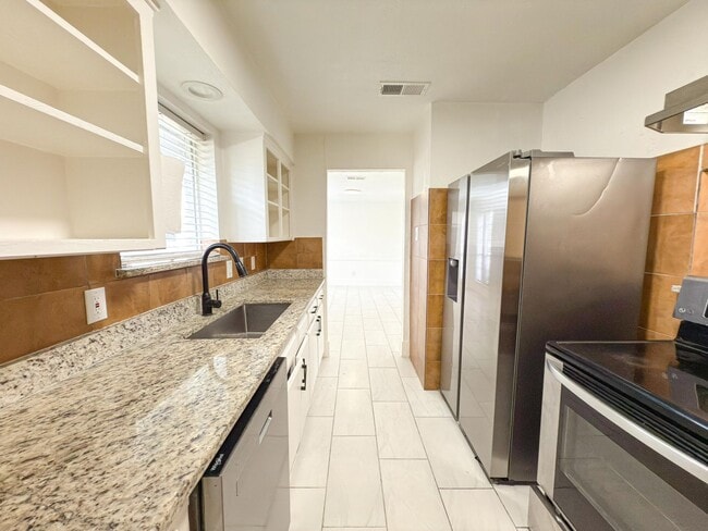 Building Photo - 7528-7528 Thistle Ln