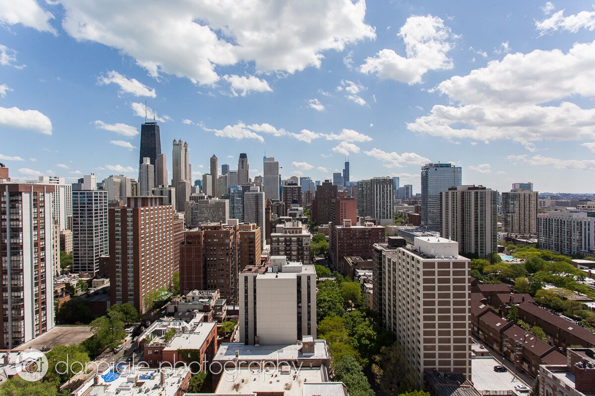Building Photo - 1415 N Dearborn St