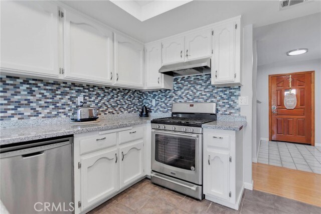 Building Photo - 26665 Lakeview Dr