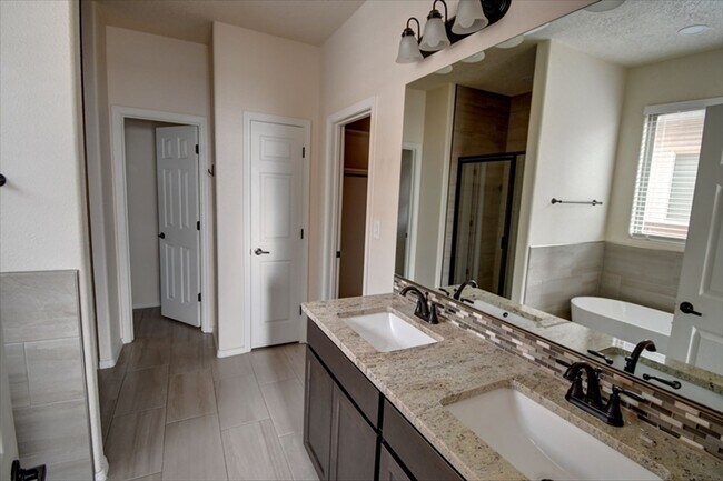 Building Photo - 4461 Golden Eagle Loop NE