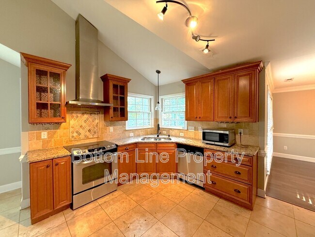 Building Photo - 2321 Heathershire Ln