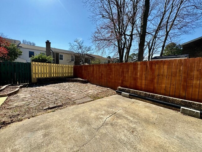 Building Photo - Updated 3-Bedroom Townhome 03-25-26!! Fenced yard, excellent School Zones!!