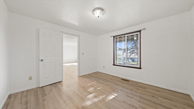 Building Photo - Stunning 4-Bedroom Modern Home in West Richland