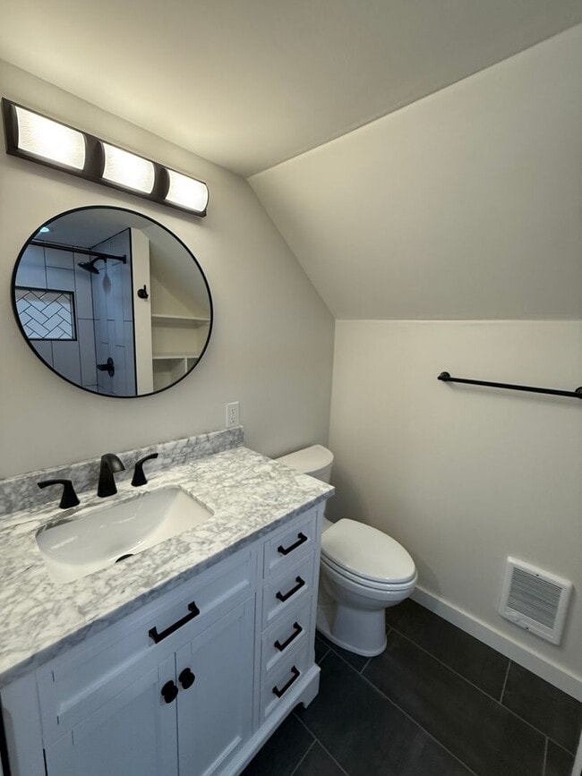Building Photo - Newly Remodeled 3 Bed/2 Bath in North Bend